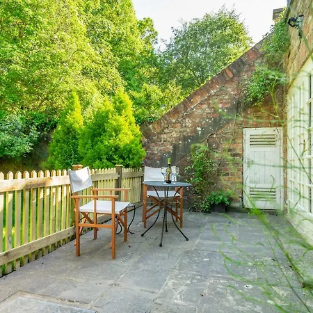 The By The Walls Apartment York